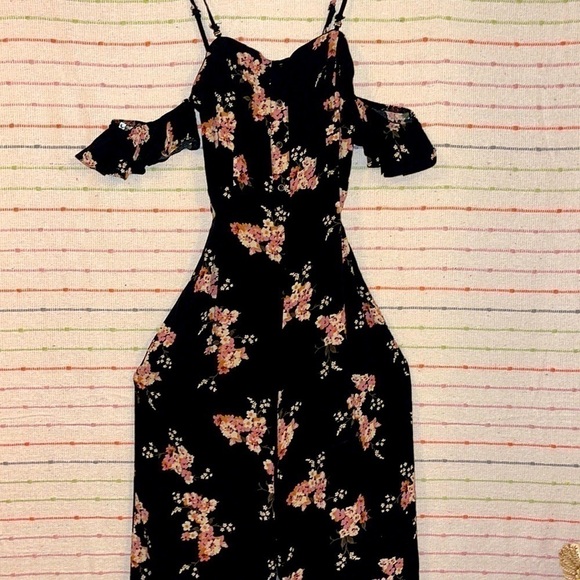 Wild Fable Black cold-shoulder jumpsuit. - Picture 4 of 11